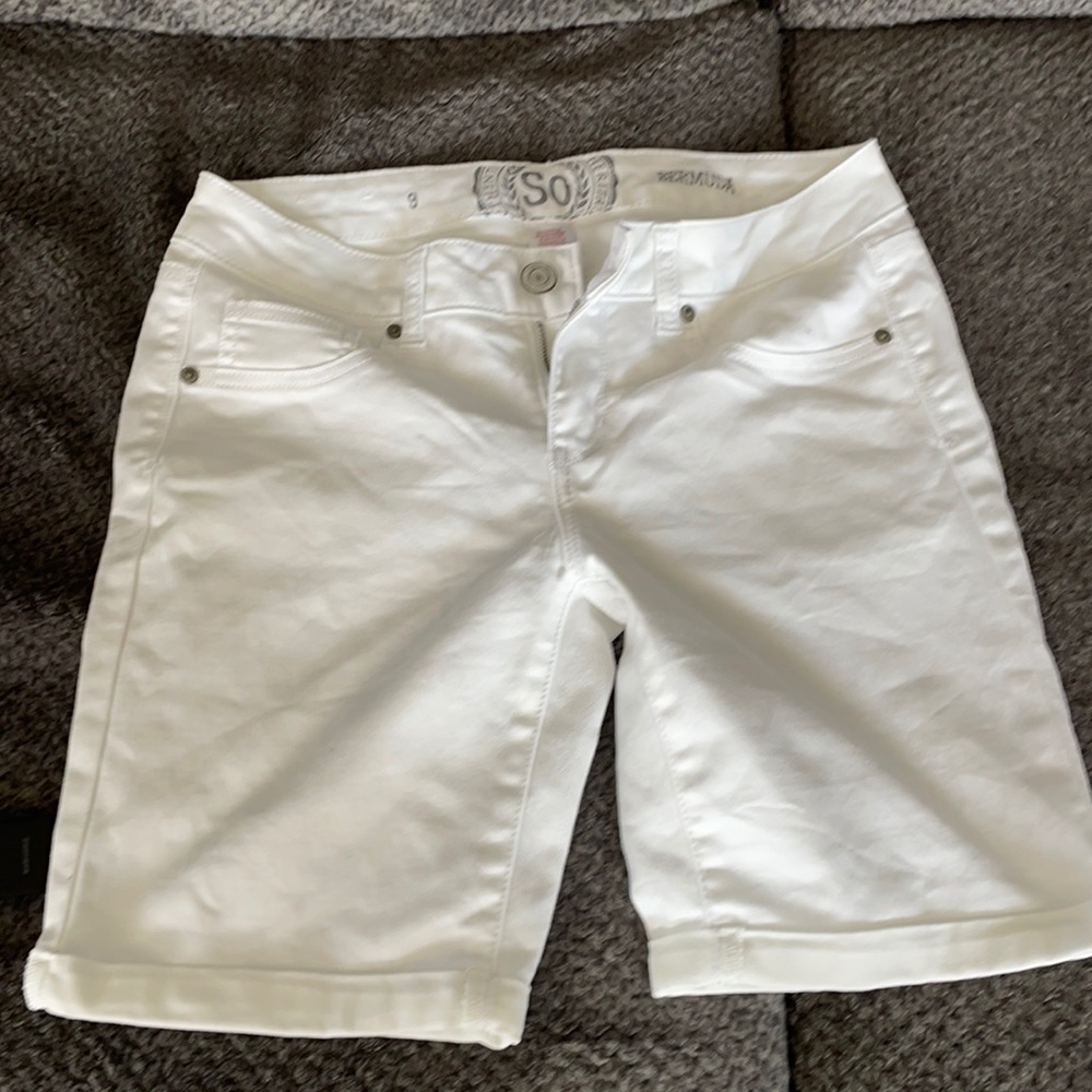 White size 9  women’s Bermuda shorts worn once
